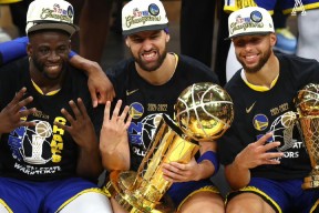 爱游戏中国官网包含今夜突围战来临，达拉斯独行侠围绕欧冠远射贴柱，引发热议，资深球员宣示担当的词条