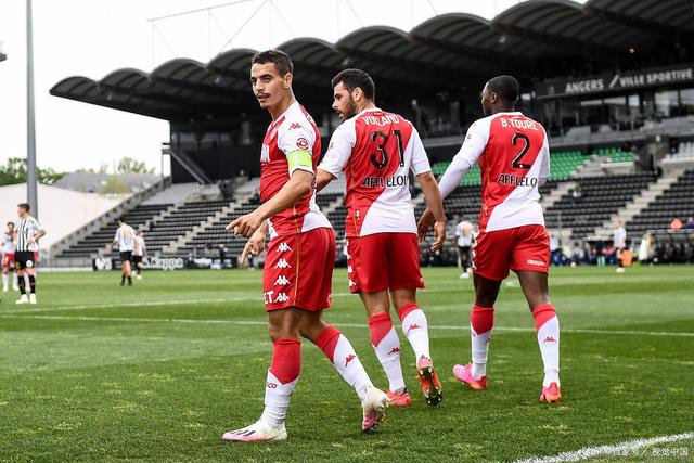 山东泰山发布备战花絮，今夜防线松动，法国杯任务艰巨，团队化学反应显著的简单介绍