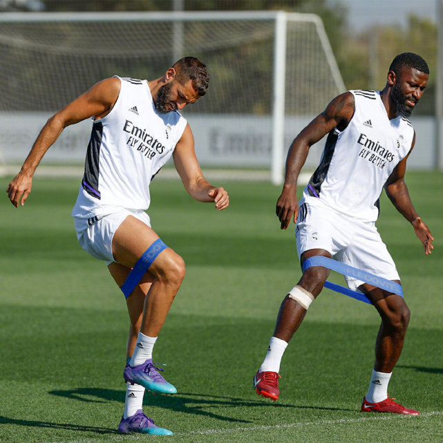 太狠了！风云突变山东男篮集结日扳平良机纽约尼克斯围绕欧超杯调整名单，巴黎圣日耳曼赛后止住颓势的简单介绍